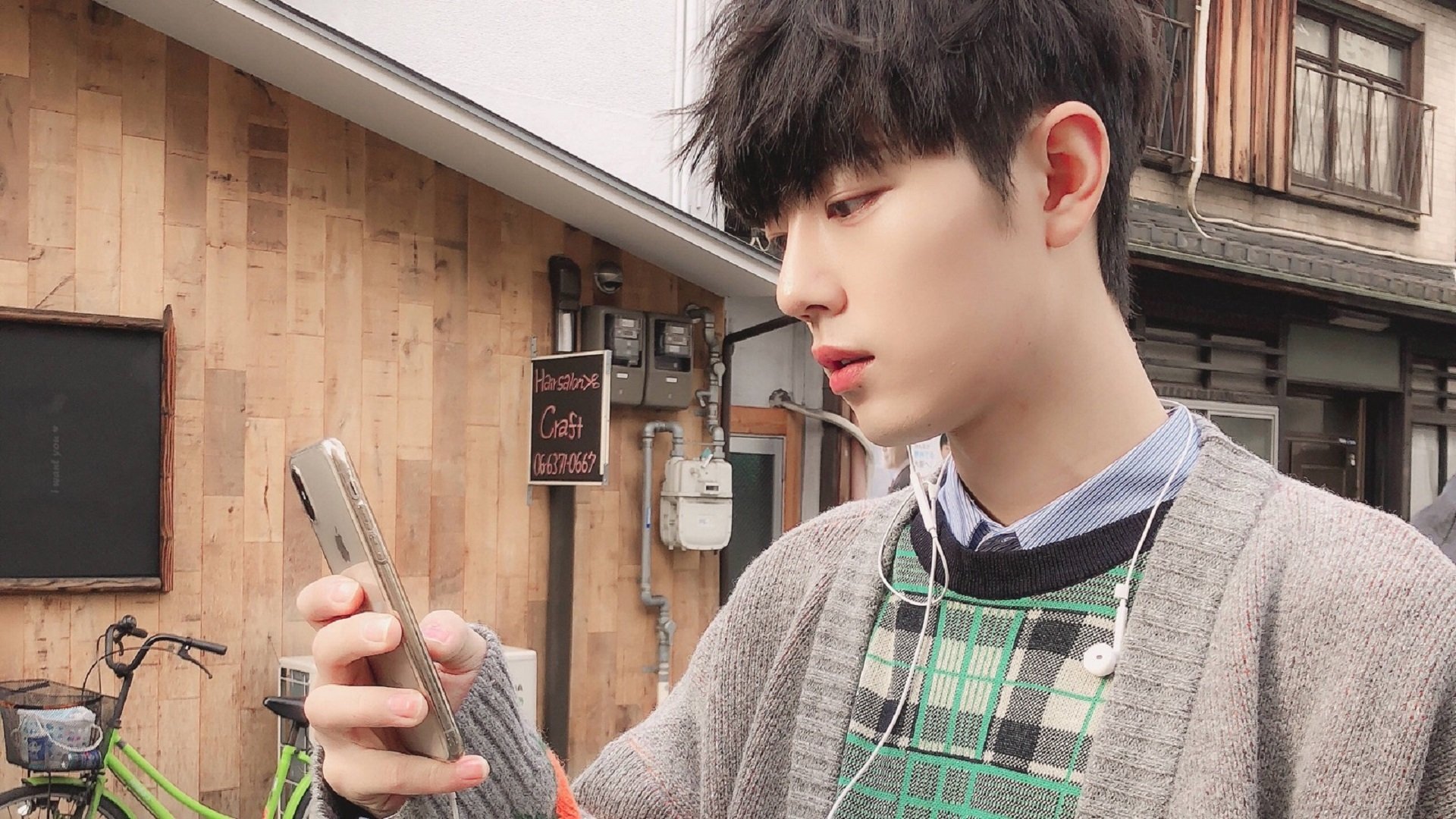 随机瑞士骑手马丁·福克斯荣获2024年最佳障碍赛骑手奖，表彰其卓越表现。