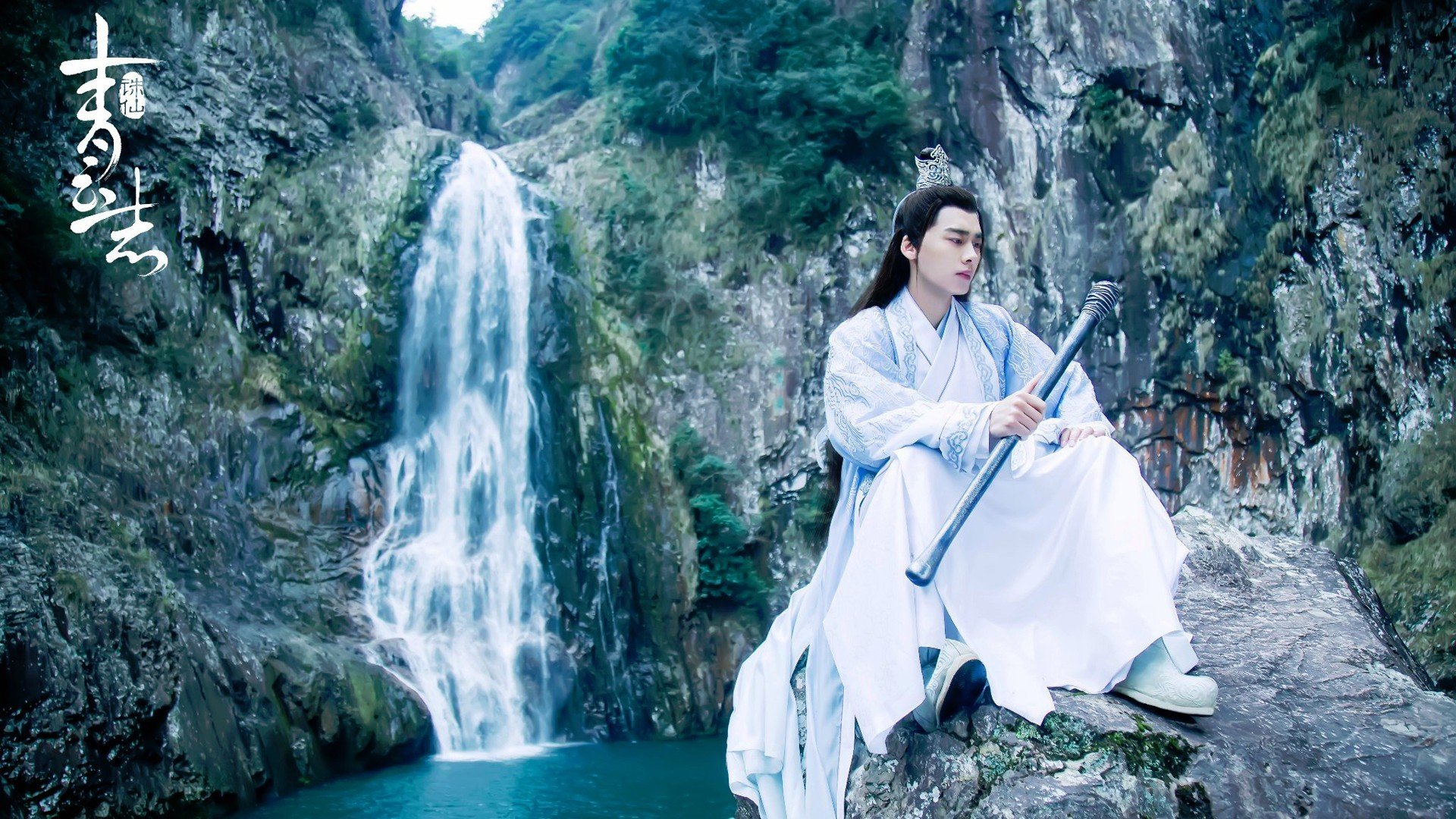 随机国足战术执行力增强，比赛表现出色，国足的战术