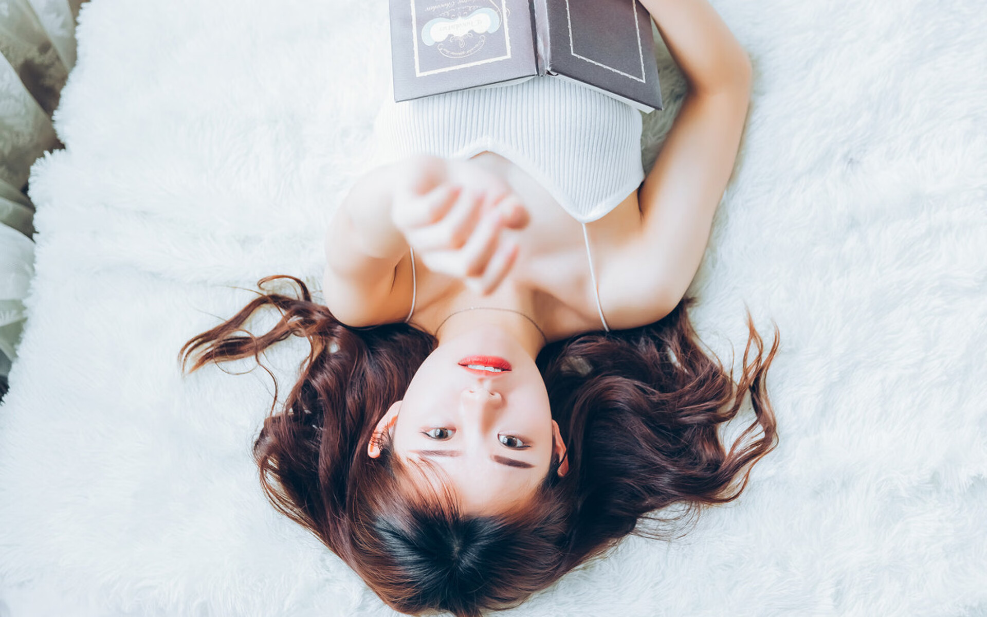 随机瓦伦西亚客场击败巴塞罗那，豪取胜利，西甲第34轮瓦伦西亚对阵巴萨